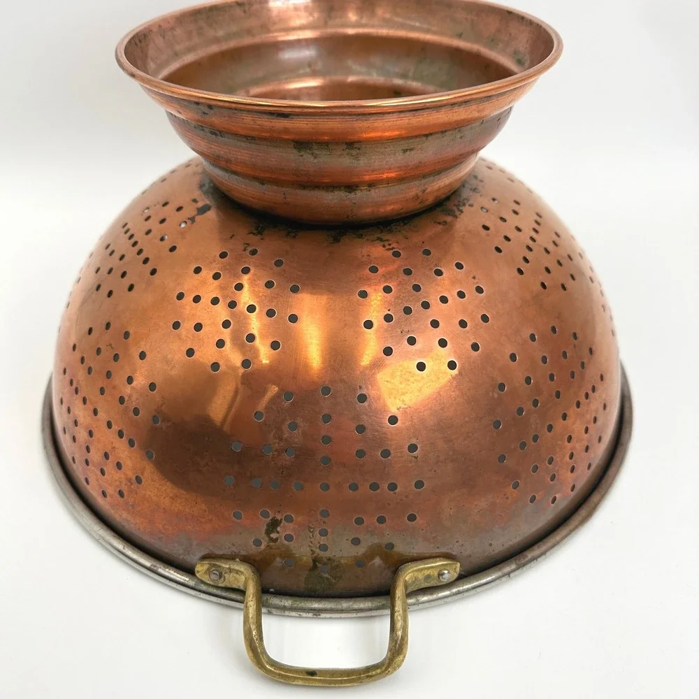 N/A vintage colander